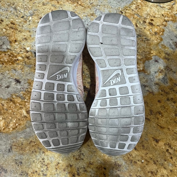 Nike roshe size 3.5 - Picture 7 of 8